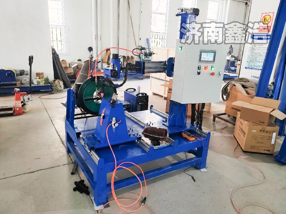 鑫浩氬弧自動焊機(jī)，智能數(shù)控，運(yùn)行穩(wěn)定