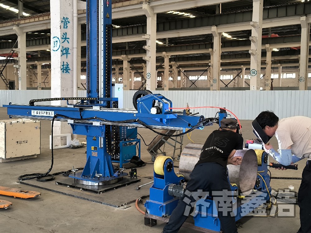 重型焊接操作機(jī)，智能數(shù)控，運(yùn)行穩(wěn)定